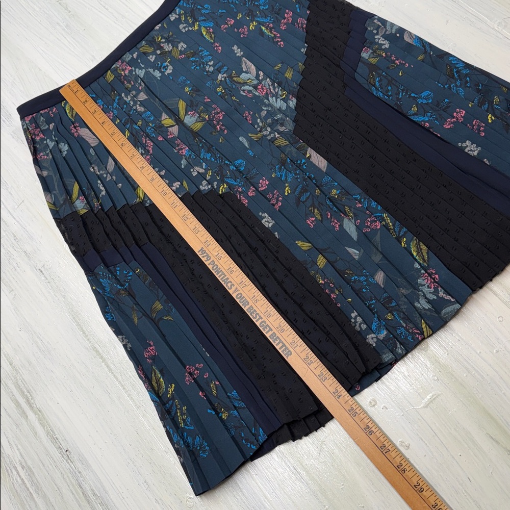 Banana Republic Floral Pleated Skirt Sz 2 Tall - Picture 5 of 11